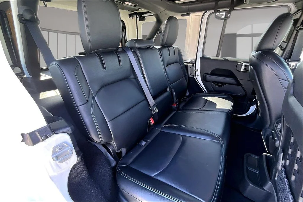 Used 2022 White Jeep Unlimited Rubicon 4xe image 23
