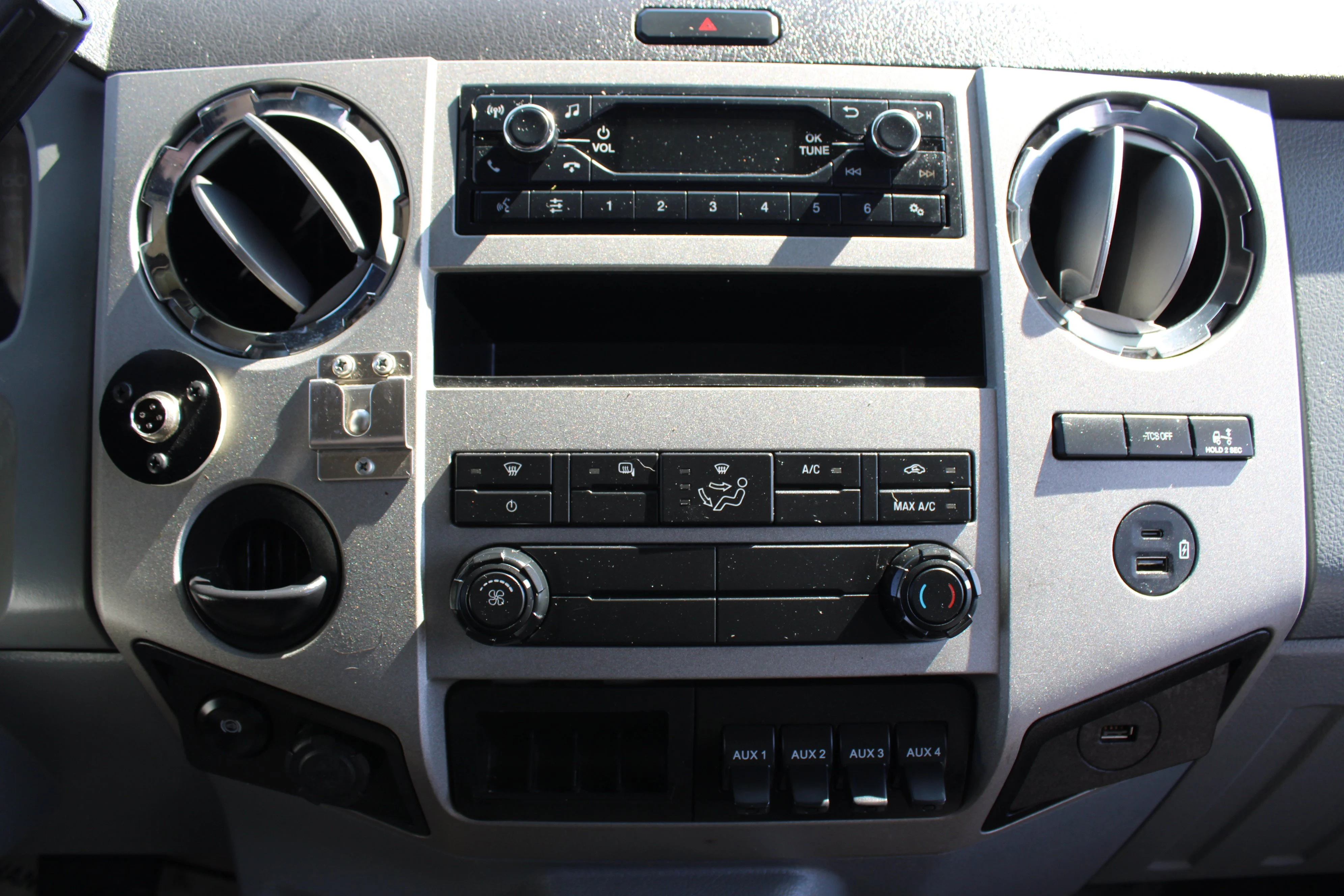 Used 2021 Oxford White Ford Base image 23