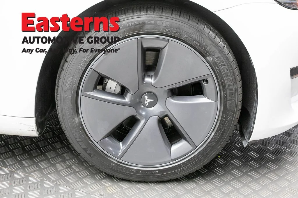 Used 2023 White Tesla Base image 28