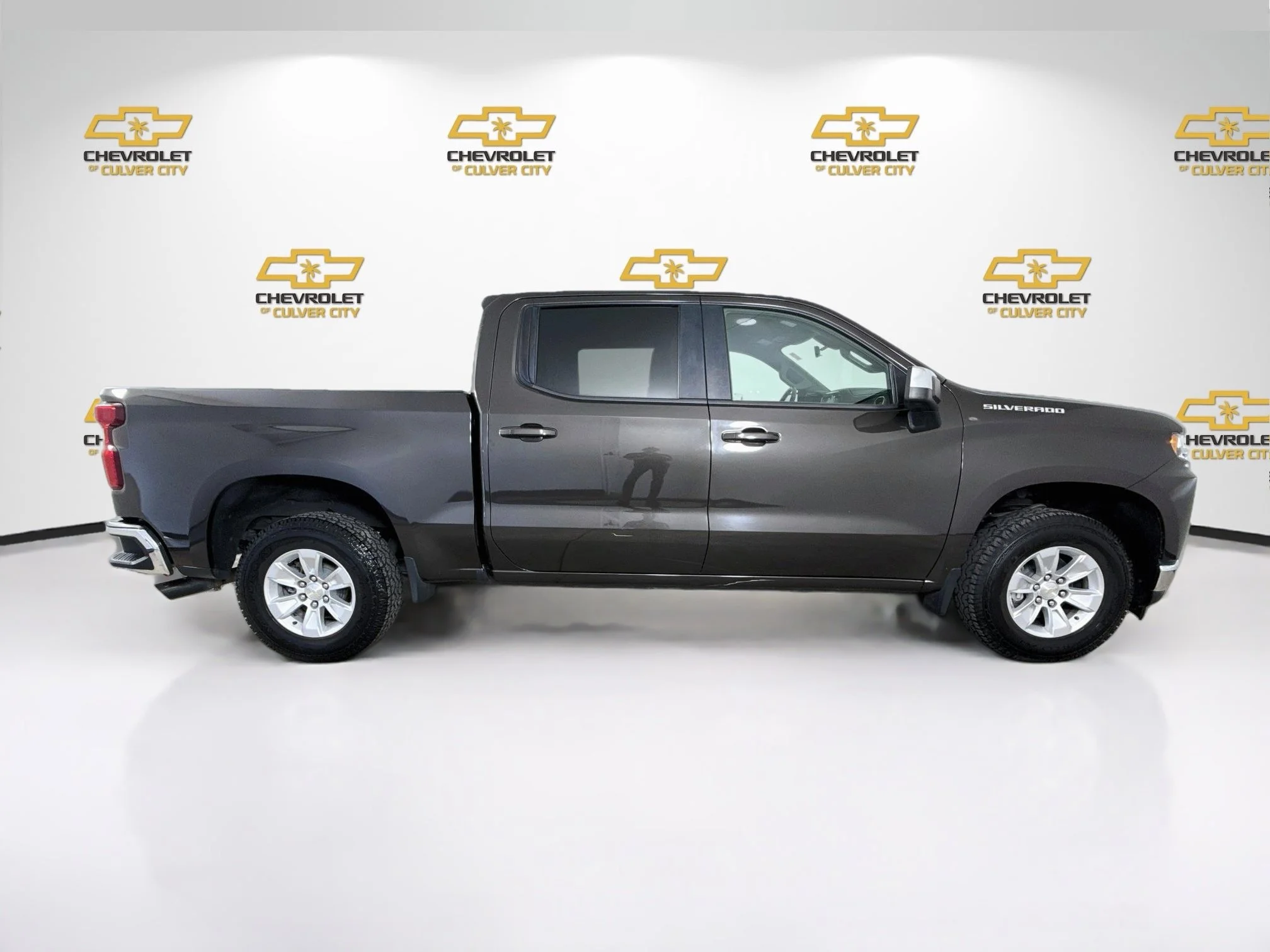 Used 2022 Oxford Brown Metallic Chevrolet LT image 9