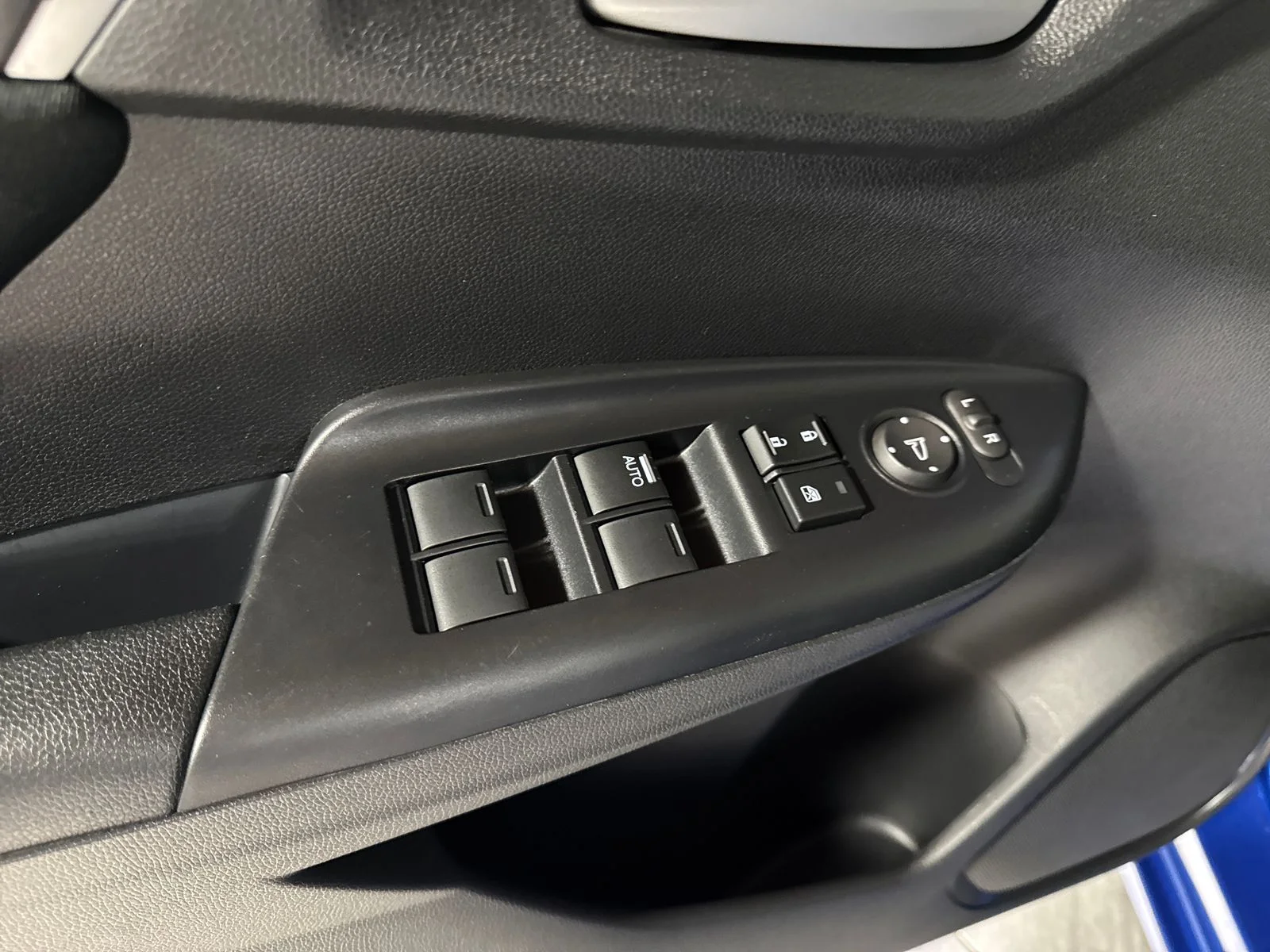 Used 2020 Aegean Blue Metallic Honda LX image 12