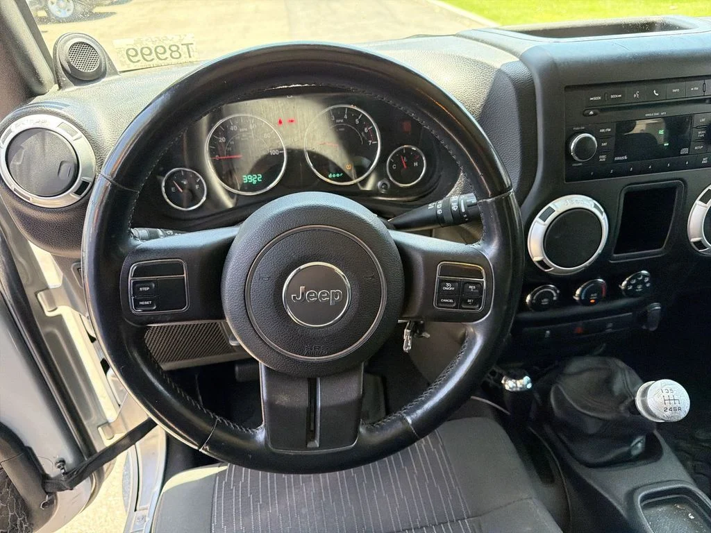 Used 2011 Silver Jeep Rubicon image 11
