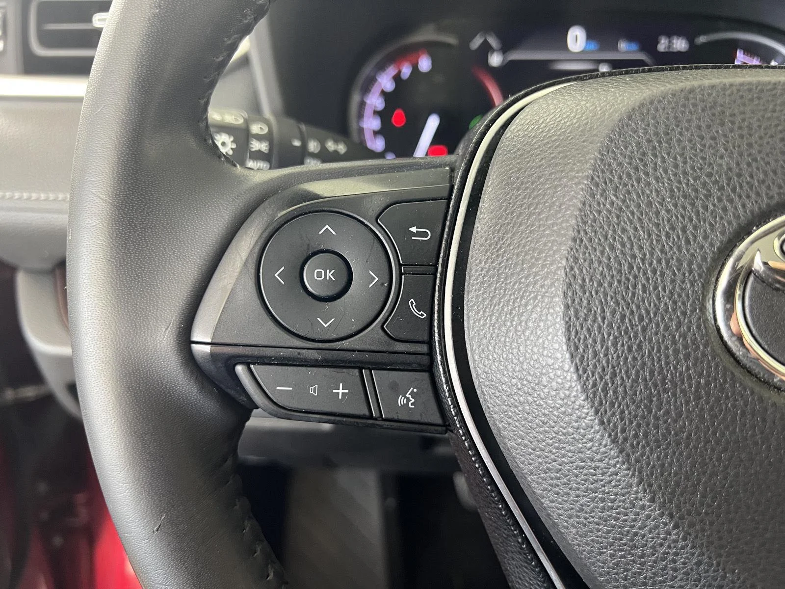 Used 2019  Toyota Limited image 10