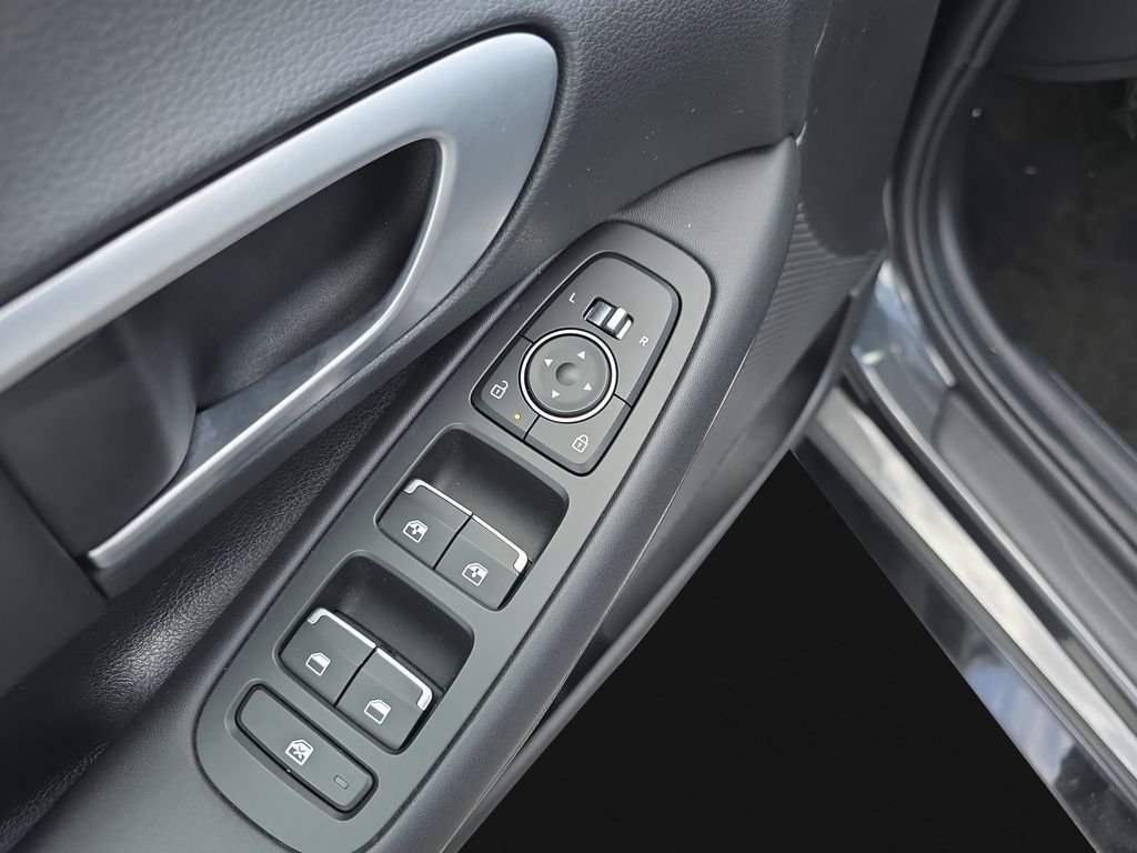 Used 2025 Portofino Gray Hyundai SEL image 18