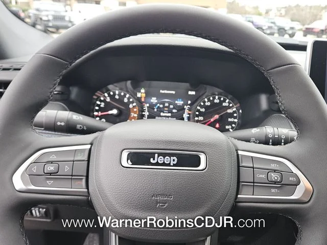 New 2026 Red Hot Pearl-Coat Exterior Paint Jeep Latitude image 23