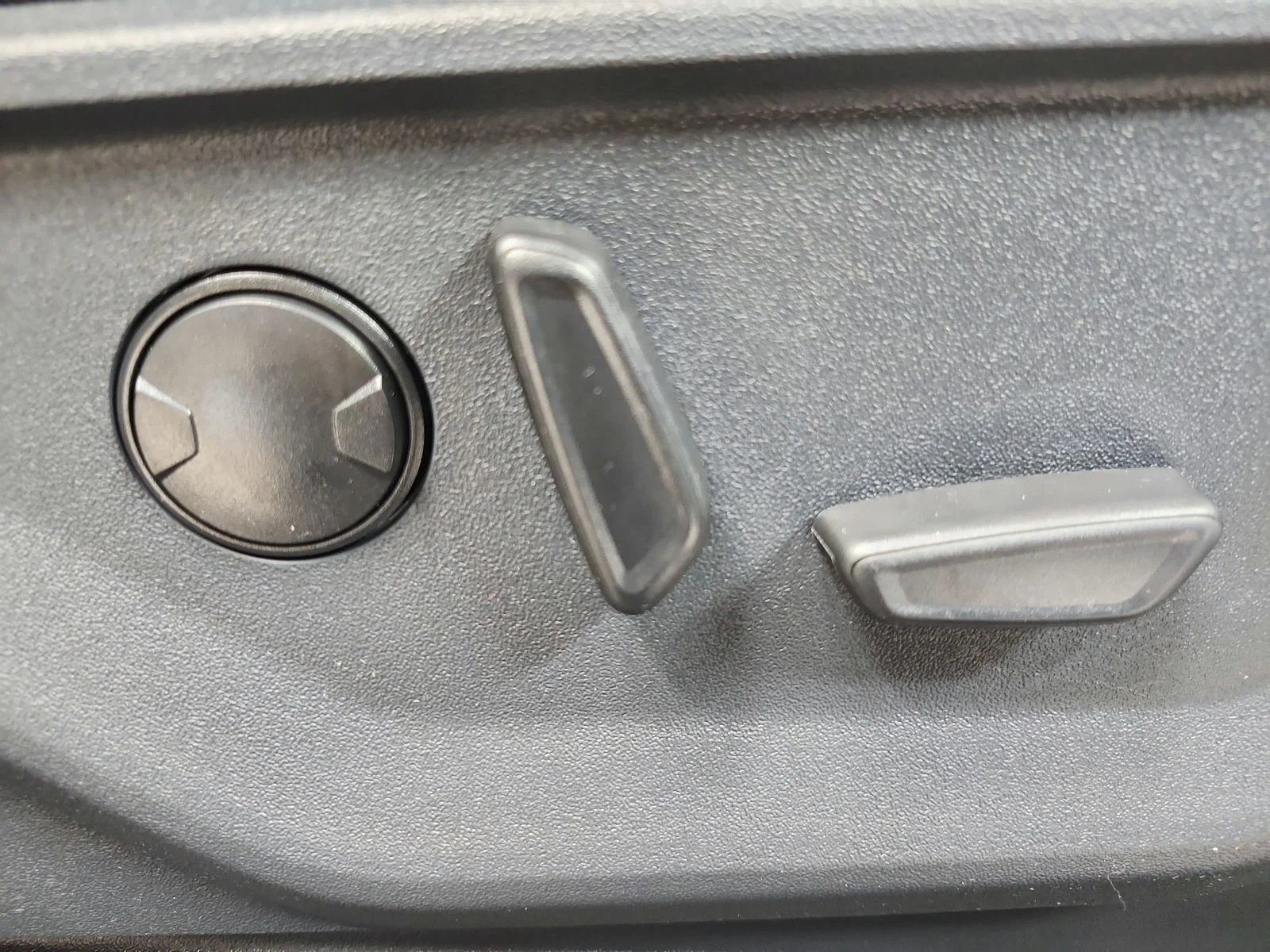 New 2026 Agate Black Metallic Ford F-250® Lariat® image 48