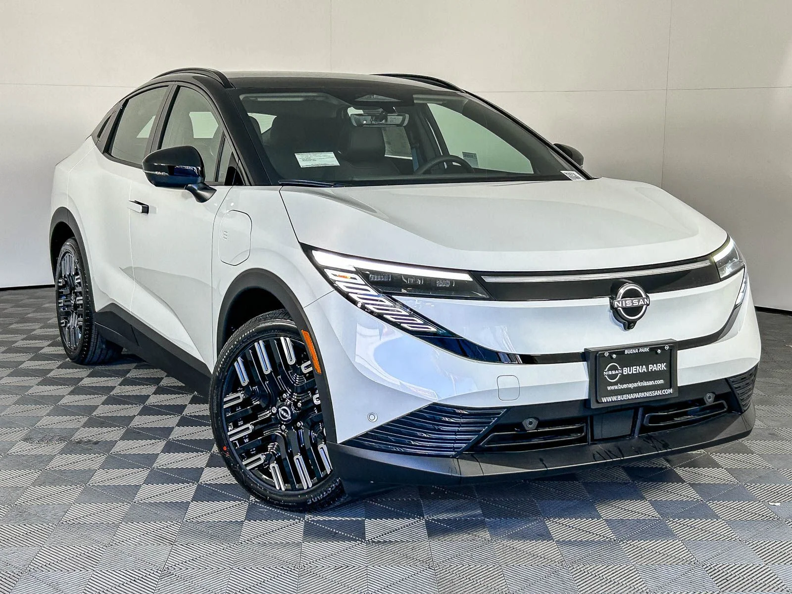 2026 Nissan Leaf Platinum+'s photo