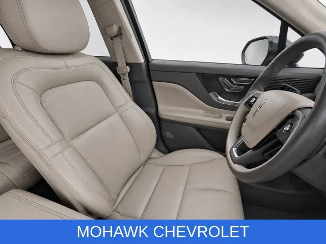 Used 2020 Red Lincoln Standard image 13