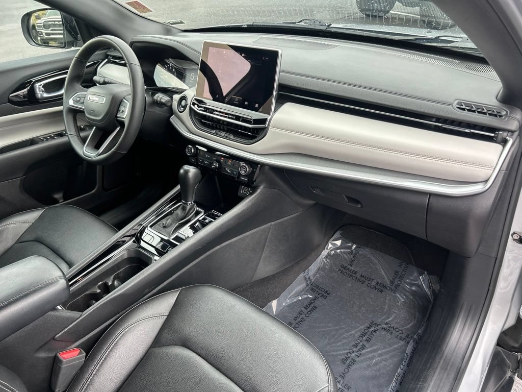 Used 2025 Silver Jeep Limited 4x4 image 42
