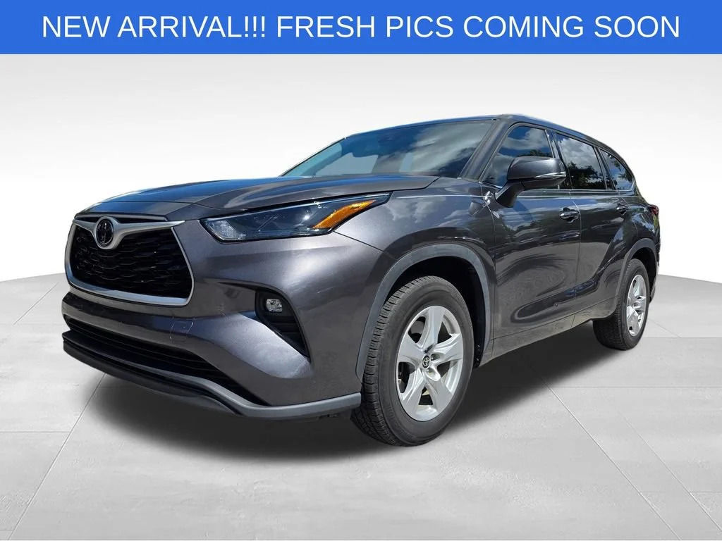 Used 2022 Gray Toyota LE image 15