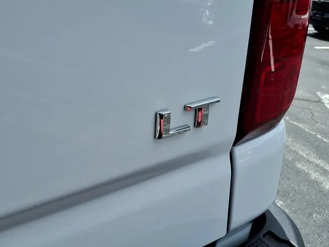 Used 2025 Summit White Chevrolet LT image 23