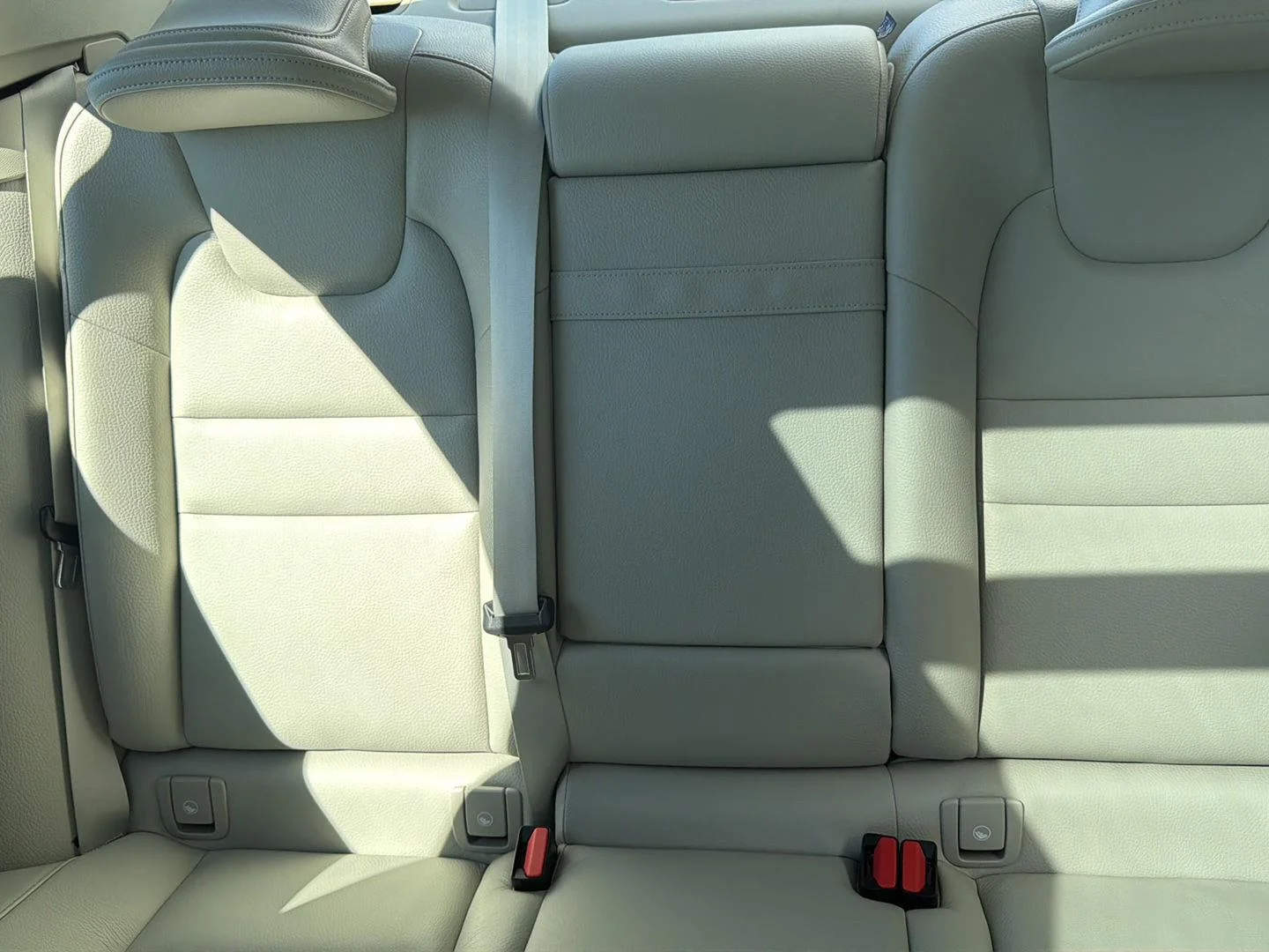 Used 2022 Denim Blue Metallic Volvo Momentum image 26