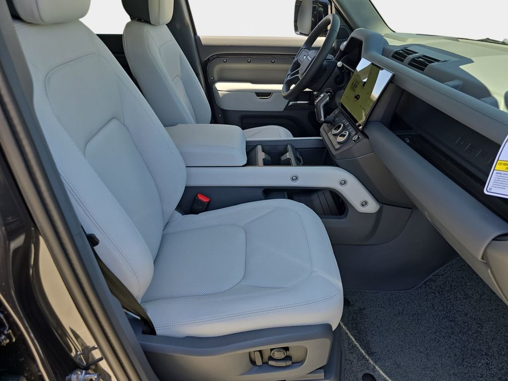 New 2026 Carpathian Grey Land Rover X-Dynamic SE image 10