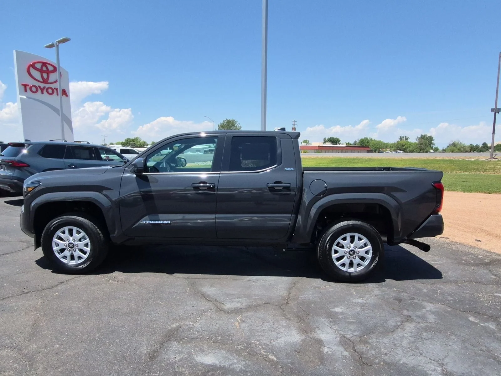 2026 Toyota Tacoma SR5 - Photo 6