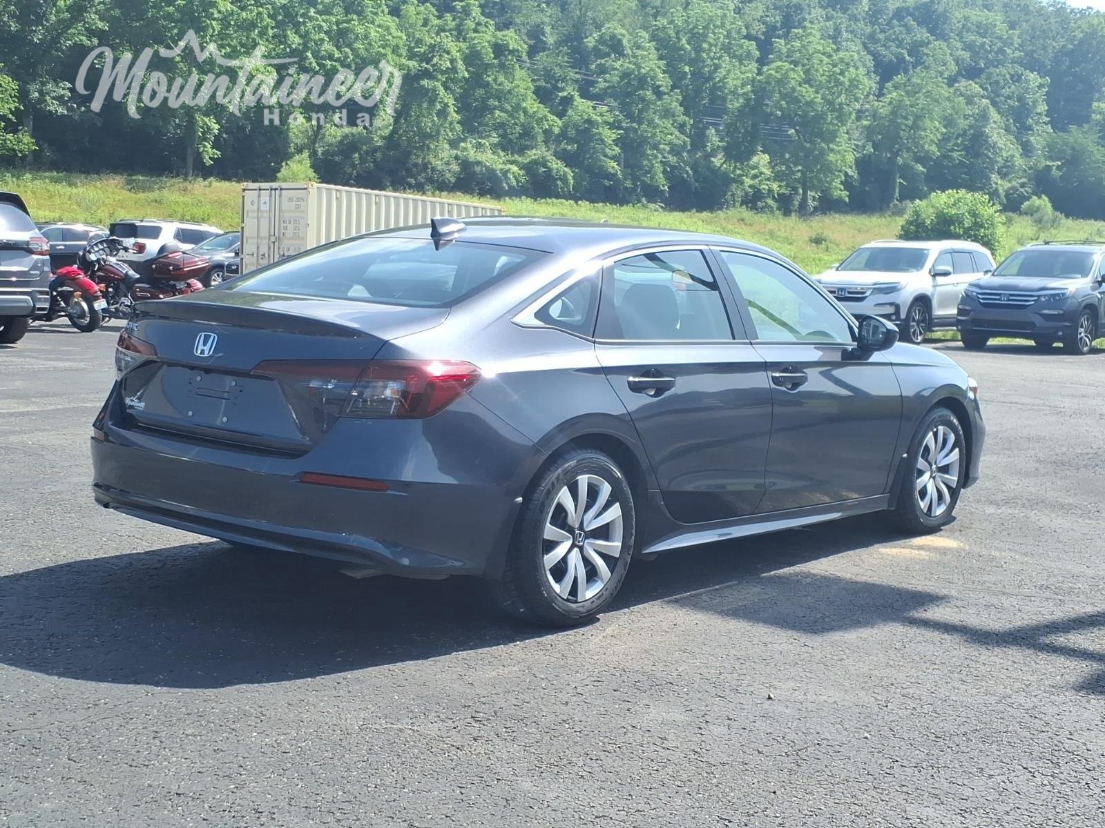 Used 2025 Meteorite Gray Metallic Honda LX image 5
