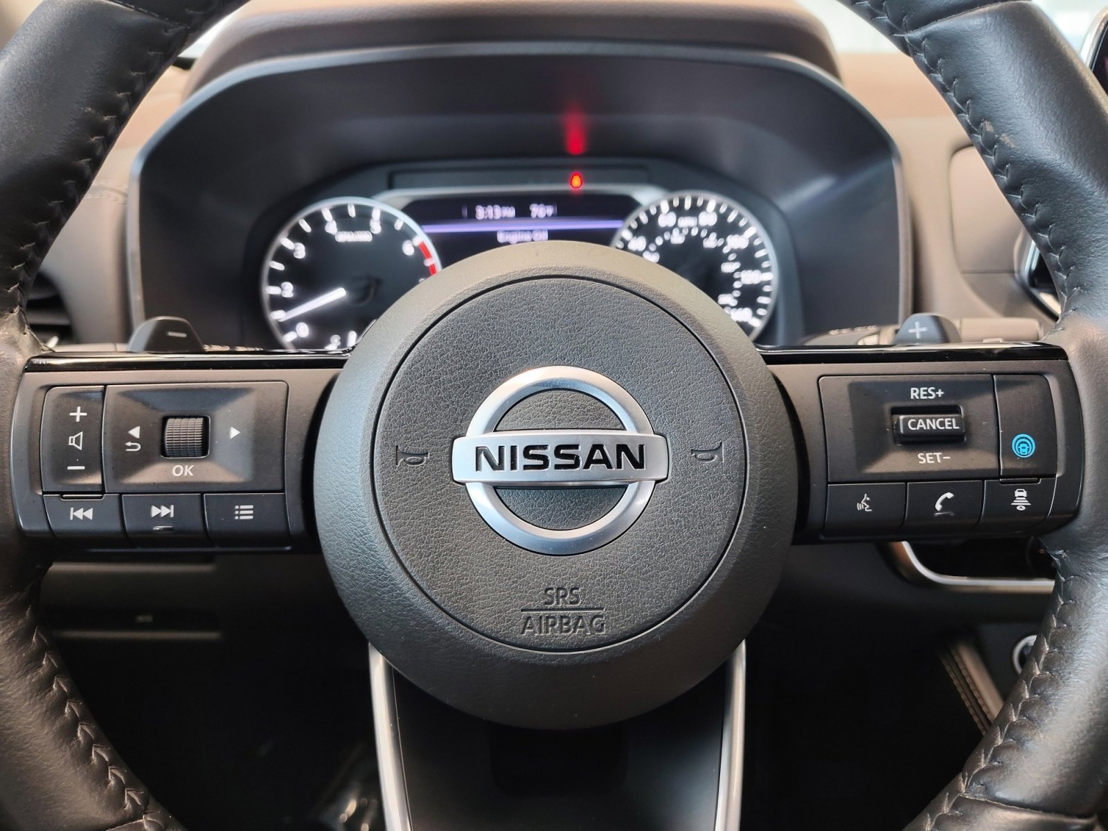 Used 2021 Pearl White Tricoat/Super Black Nissan SL image 19