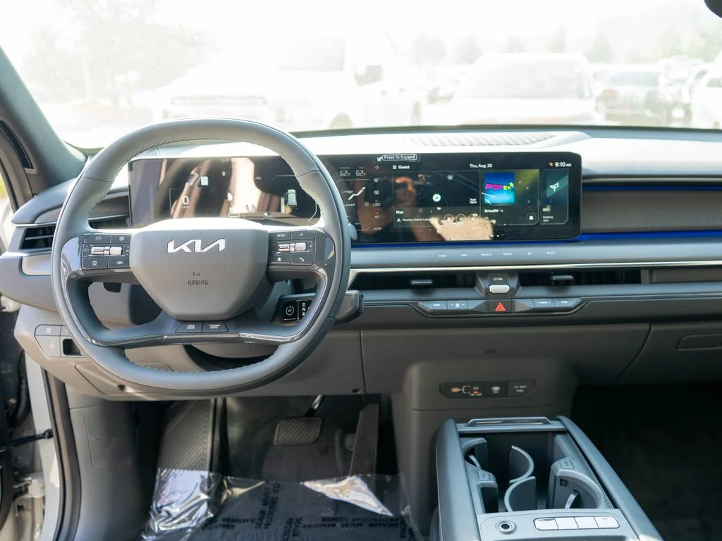 New 2026 Wolf Gray Kia Land AWD image 17