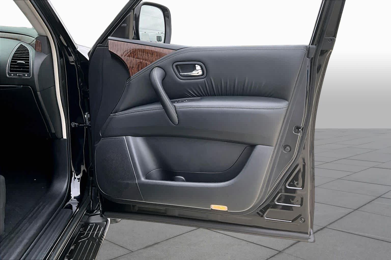 Used 2020 Super Black Nissan SL image 25