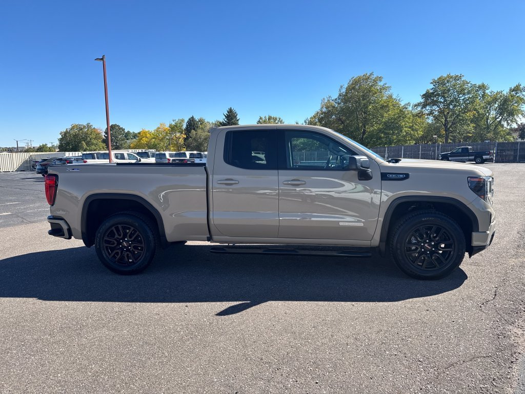 Used 2023 DESERT SAND METALLIC GMC Elevation image 6