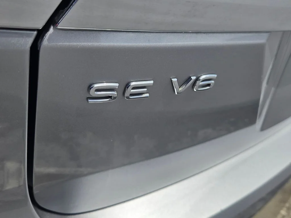 Used 2023 Black Volkswagen 3.6L V6 SE w/Technology image 11