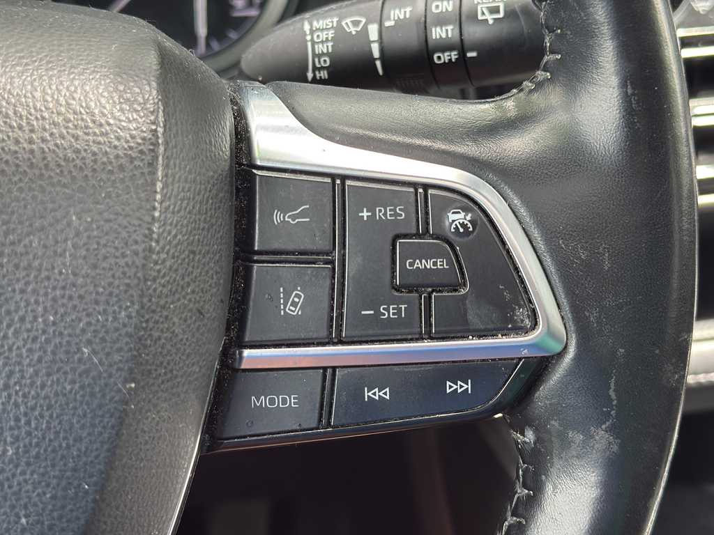 Used 2021  Toyota XLE image 21