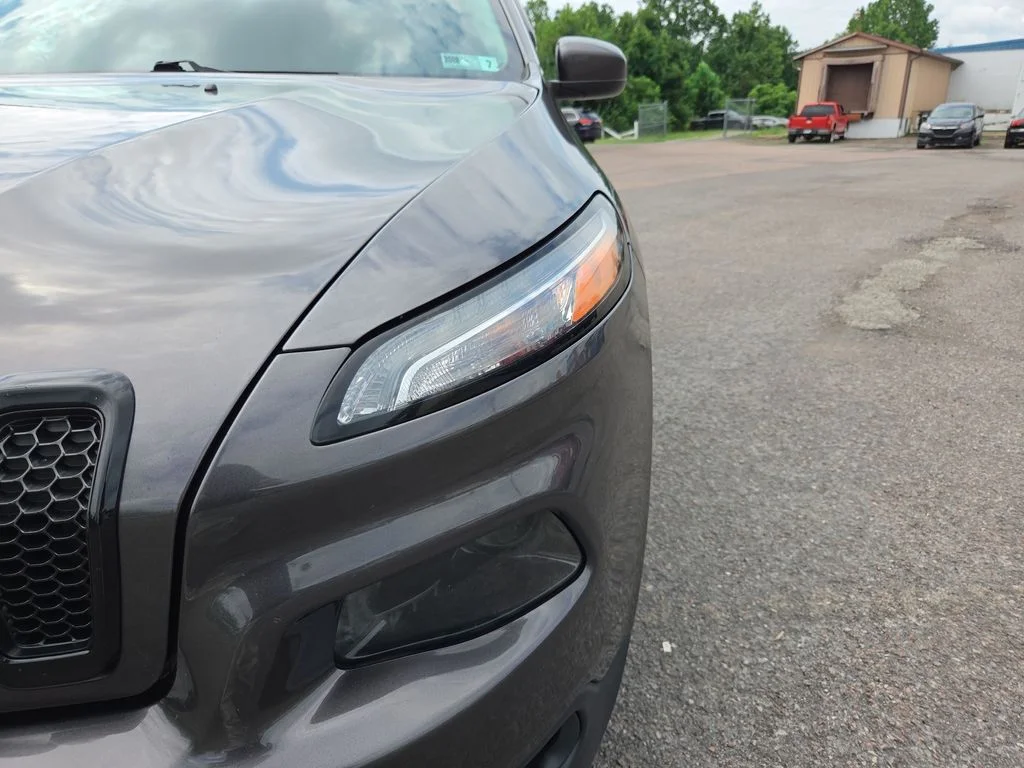Used 2014 Gray Jeep Latitude image 20