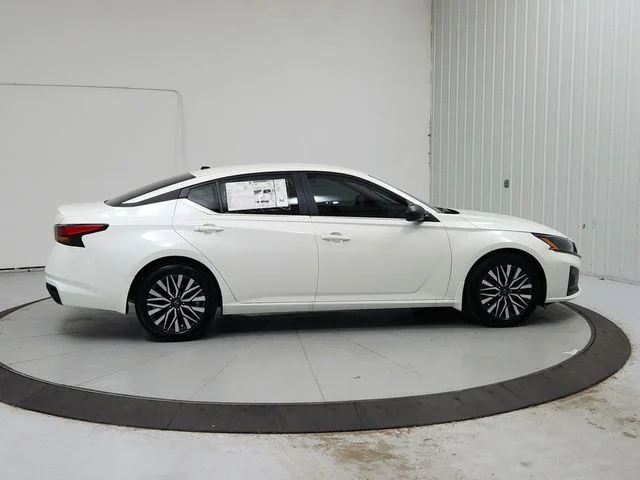 New 2026 White Nissan 2.5 SV image 8