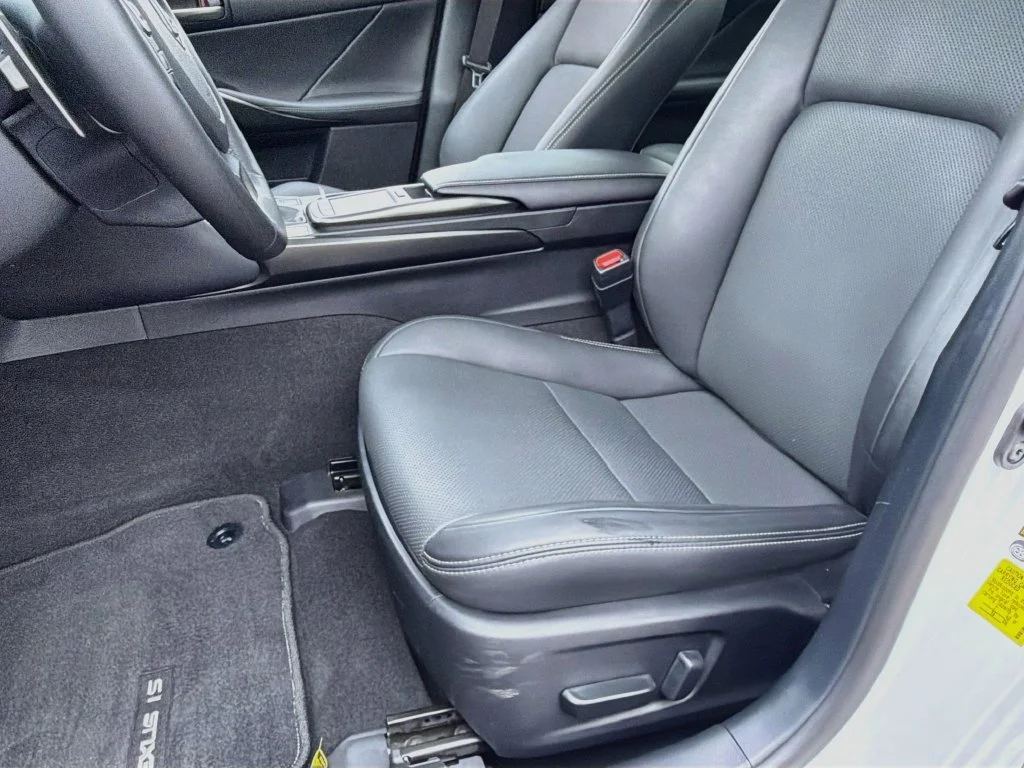 Used 2024 White Pearl Lexus 300 image 38