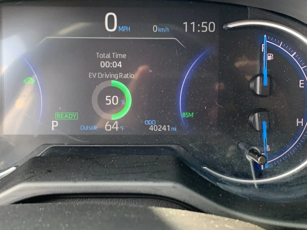 Used 2025 White Toyota XLE image 30
