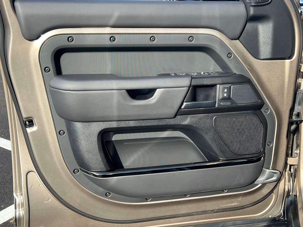 Used 2025 Brown Land Rover OCTA image 10