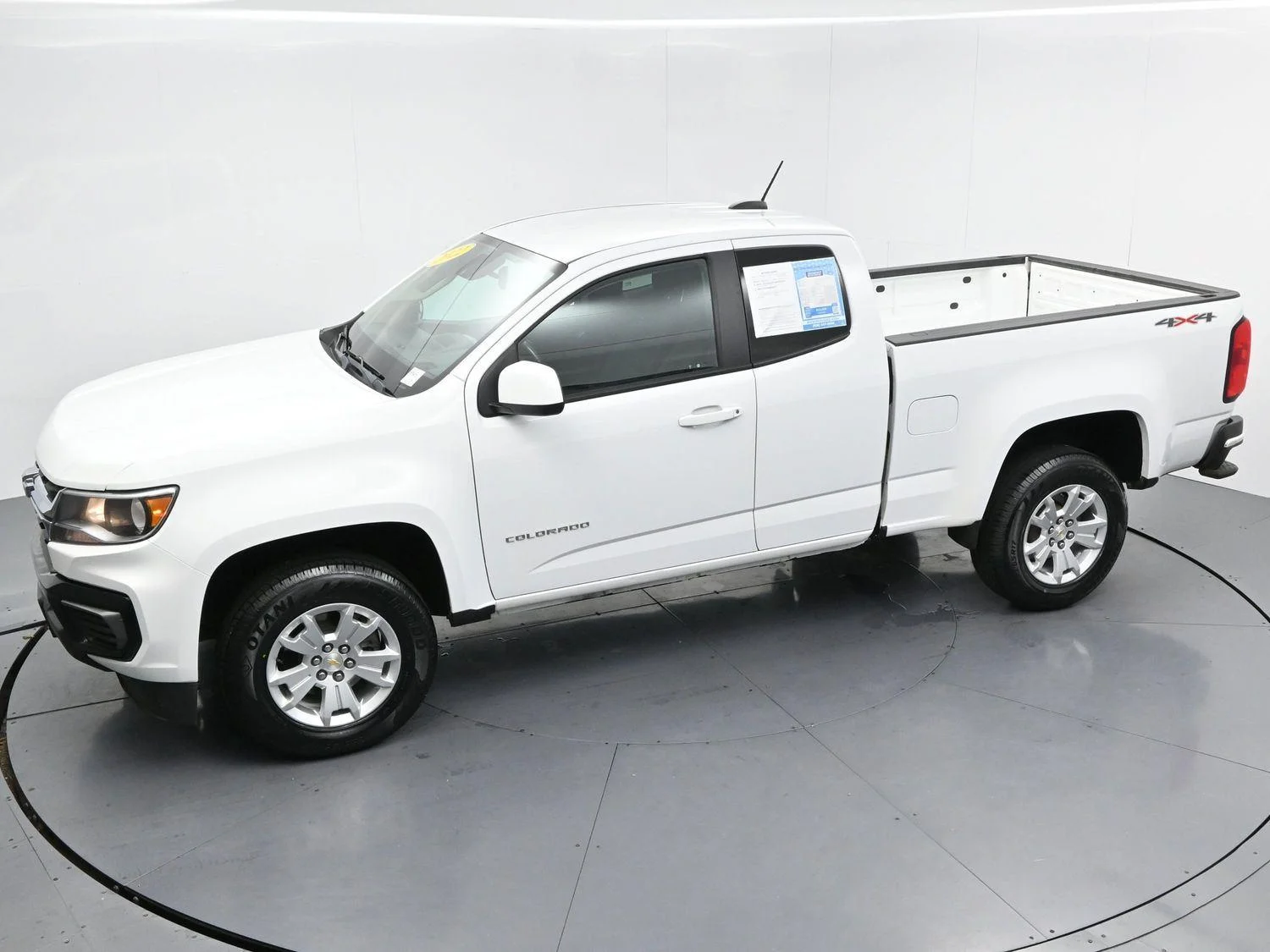 Used 2022 Summit White Chevrolet 4WD LT image 37