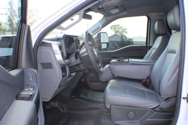 Used 2024 White Ford XL image 9