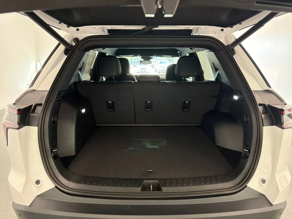 New 2027 Summit White Chevrolet LT image 8