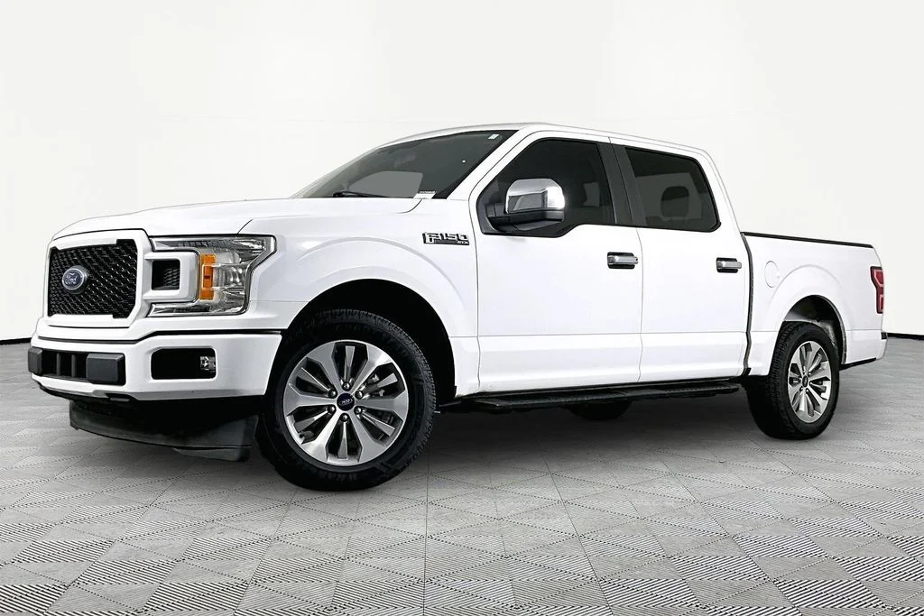 Used 2018 White Ford XL image 1