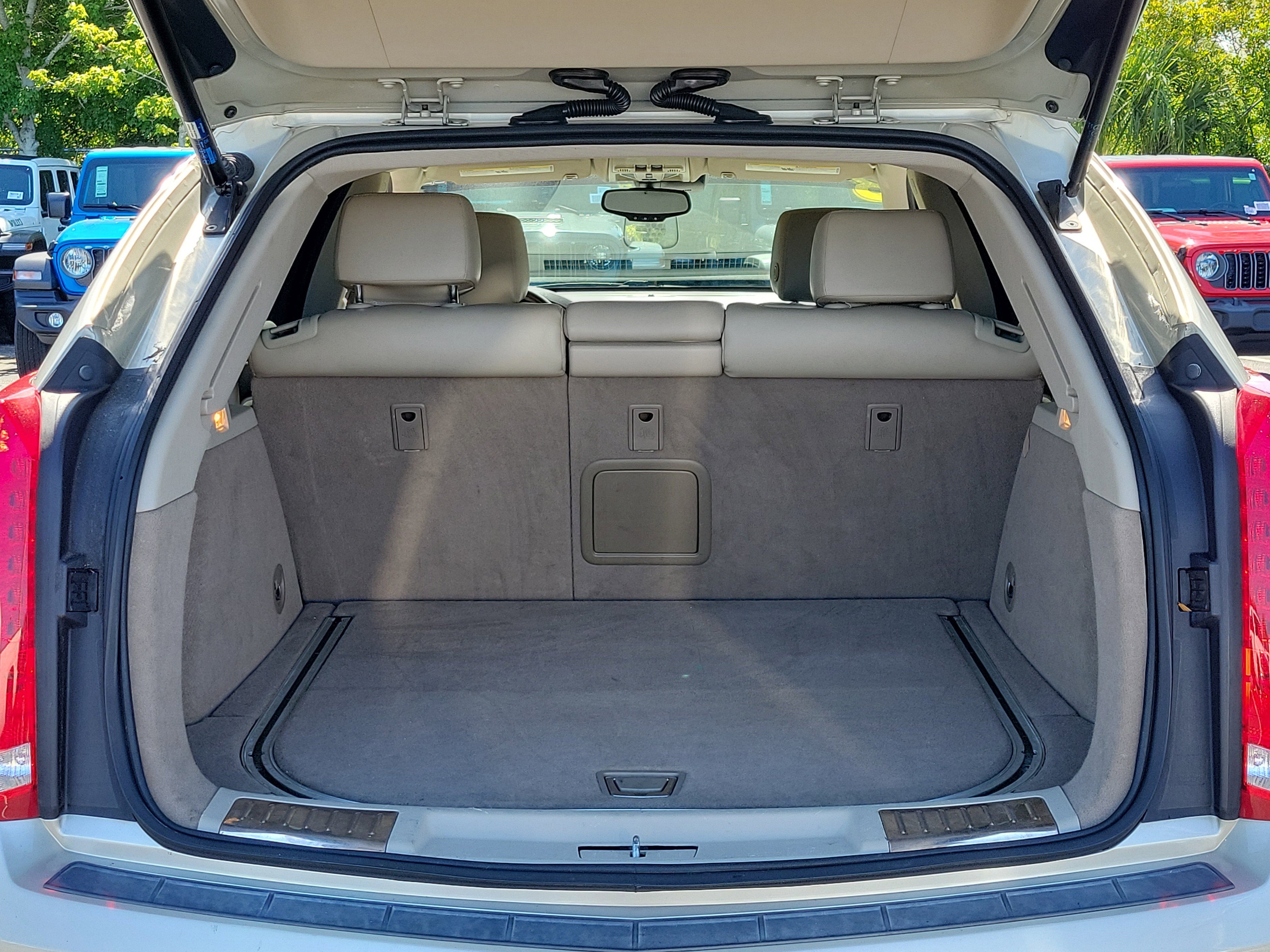 Used 2013 Silver Coast Metallic Cadillac Performance image 11