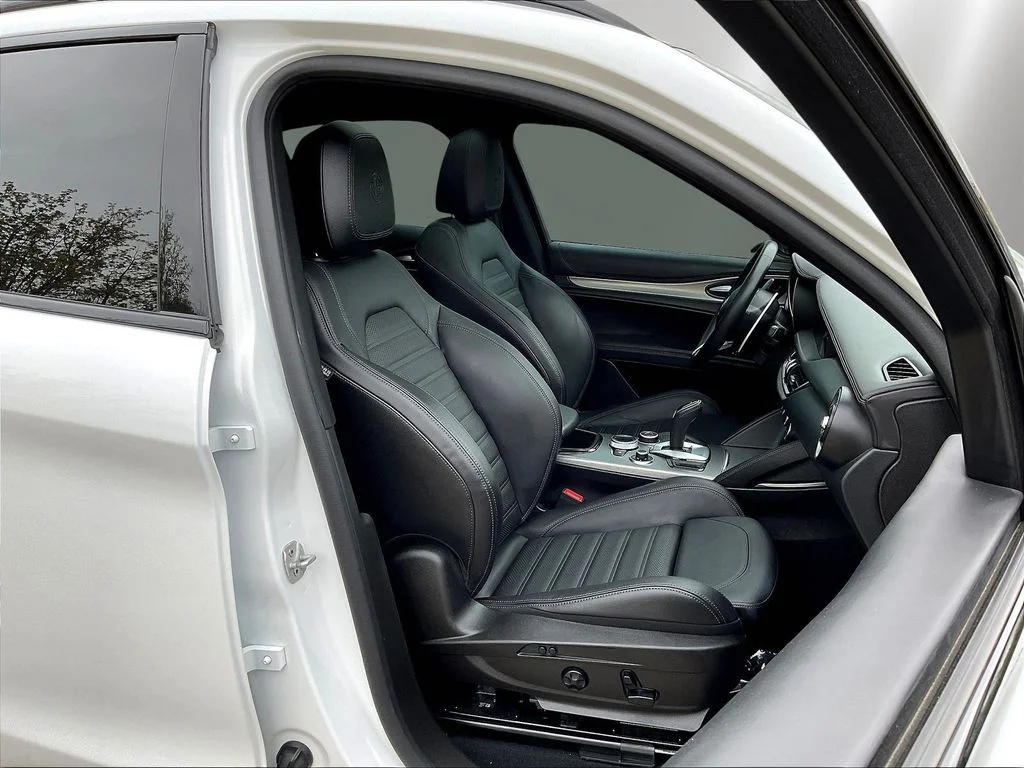Used 2024 White Alfa Romeo Veloce image 29