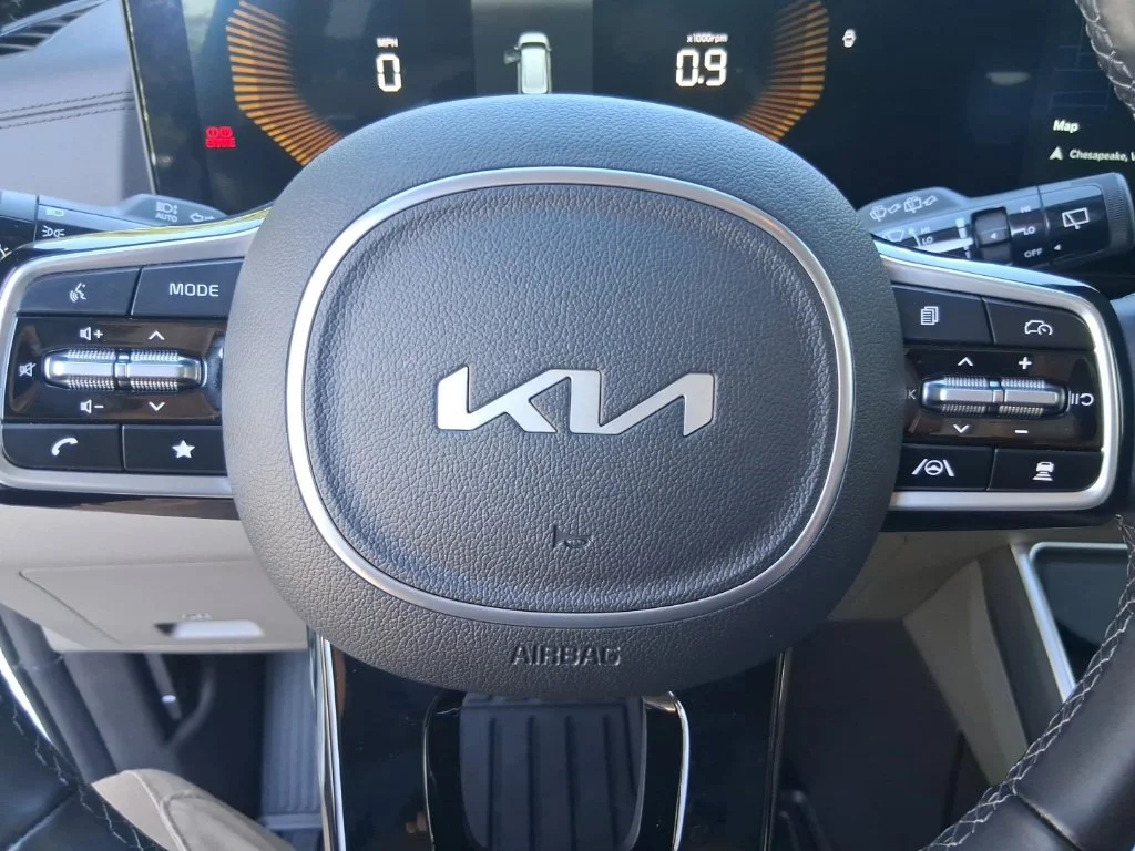 Used 2026 White Kia LXS image 13