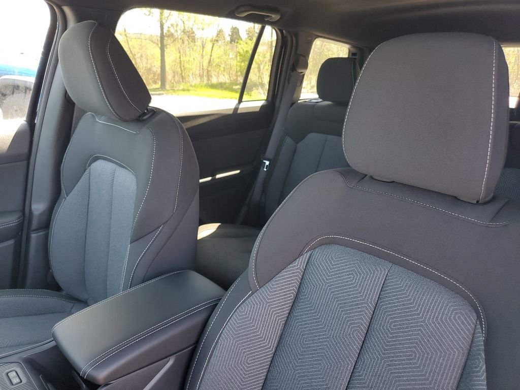 New 2026 Diamond Black Crystal Pearl-Coat Exterior Paint Jeep Laredo image 17