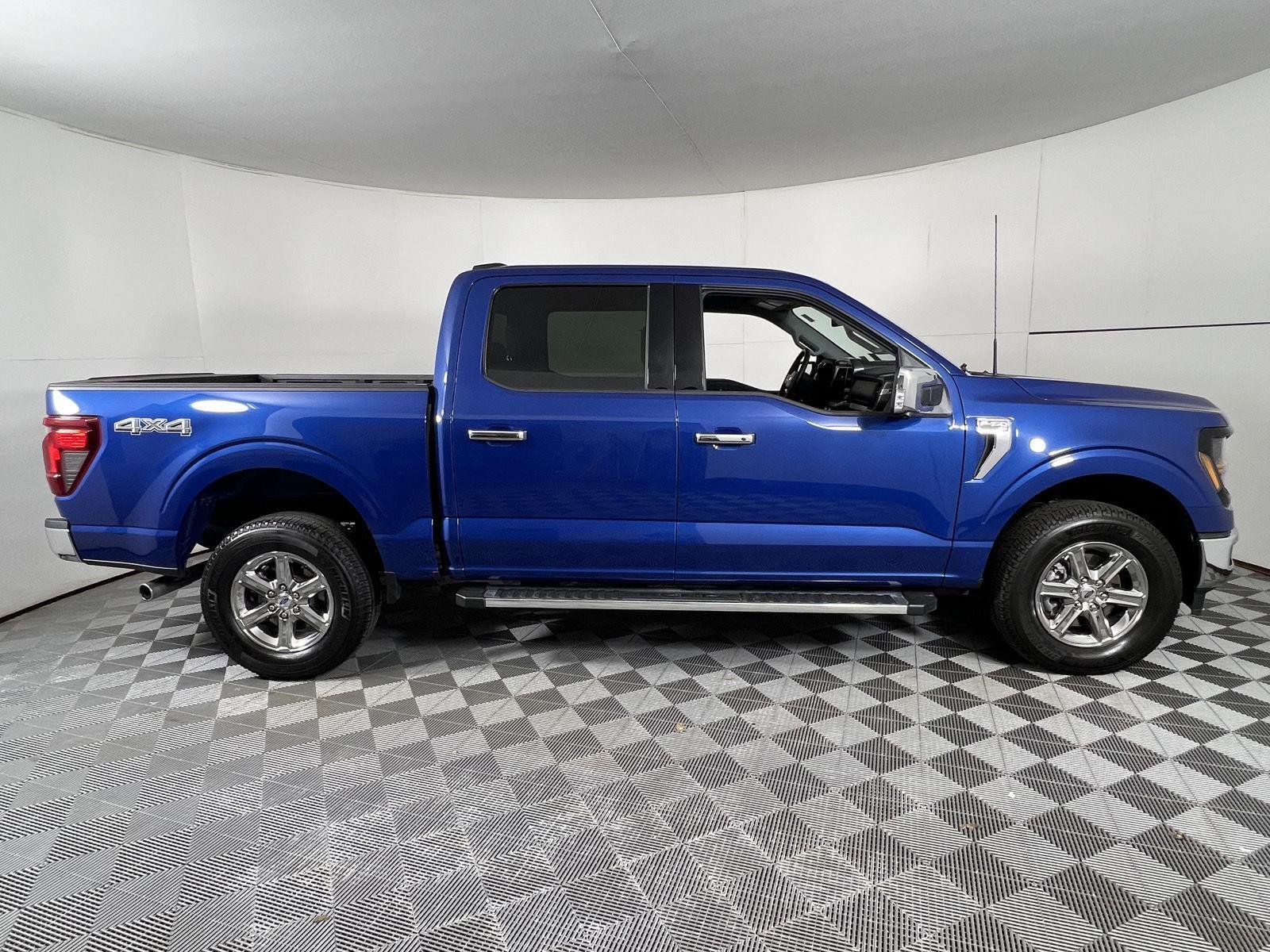 Used 2024 Atlas Blue Ford XLT image 11