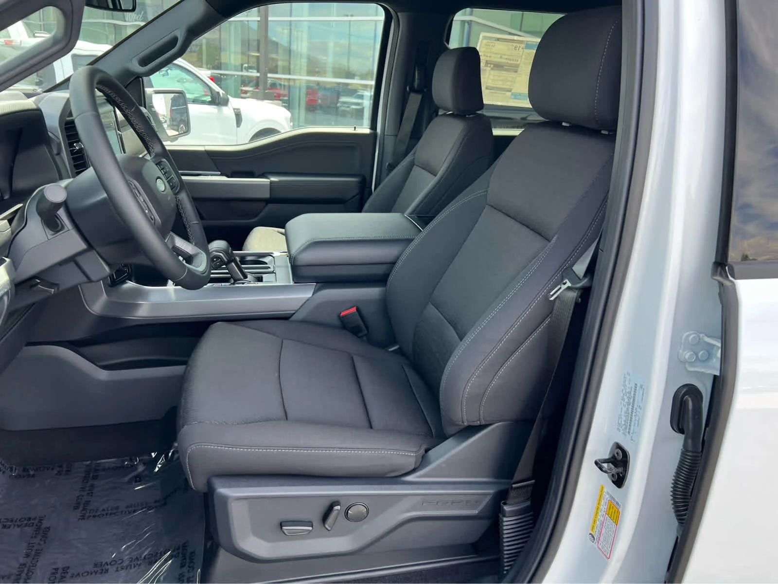 New 2026 Oxford White Ford XLT image 28