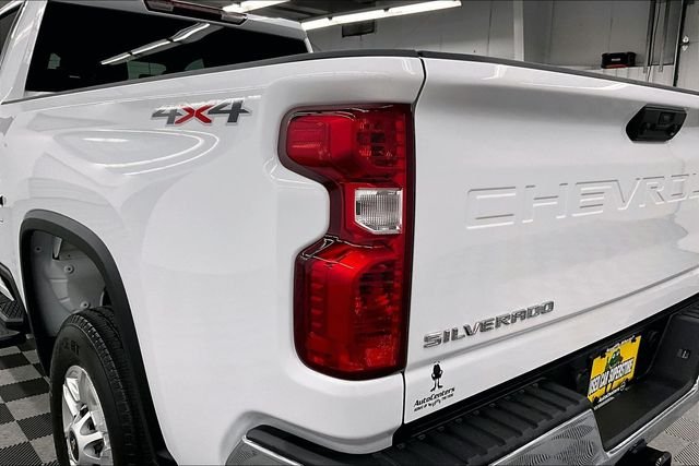 Used 2025 Summit White Chevrolet LT image 35