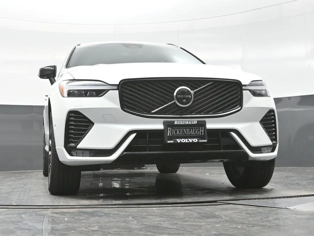 New 2026 Crystal White Volvo Plus image 16