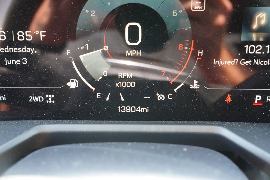 Used 2025 White Frost Tricoat GMC Elevation image 7