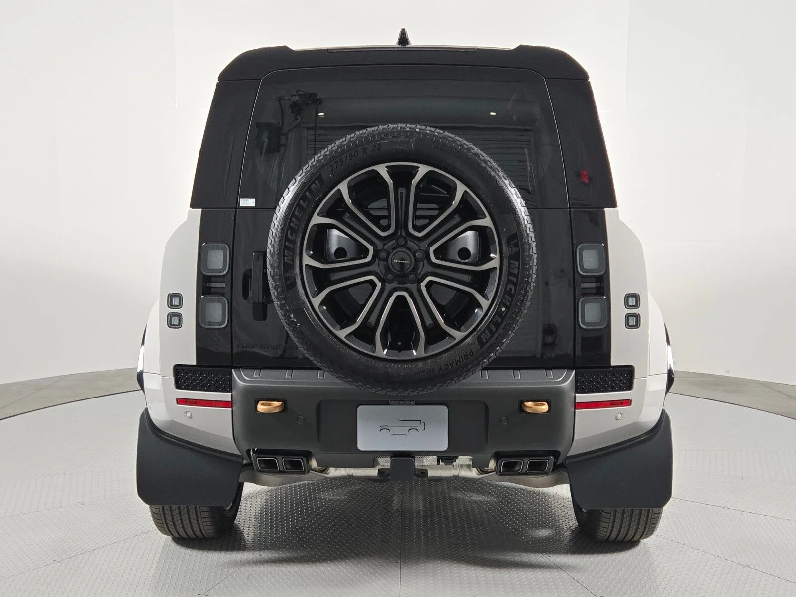 2026 Land Rover Defender OCTA - Photo 7