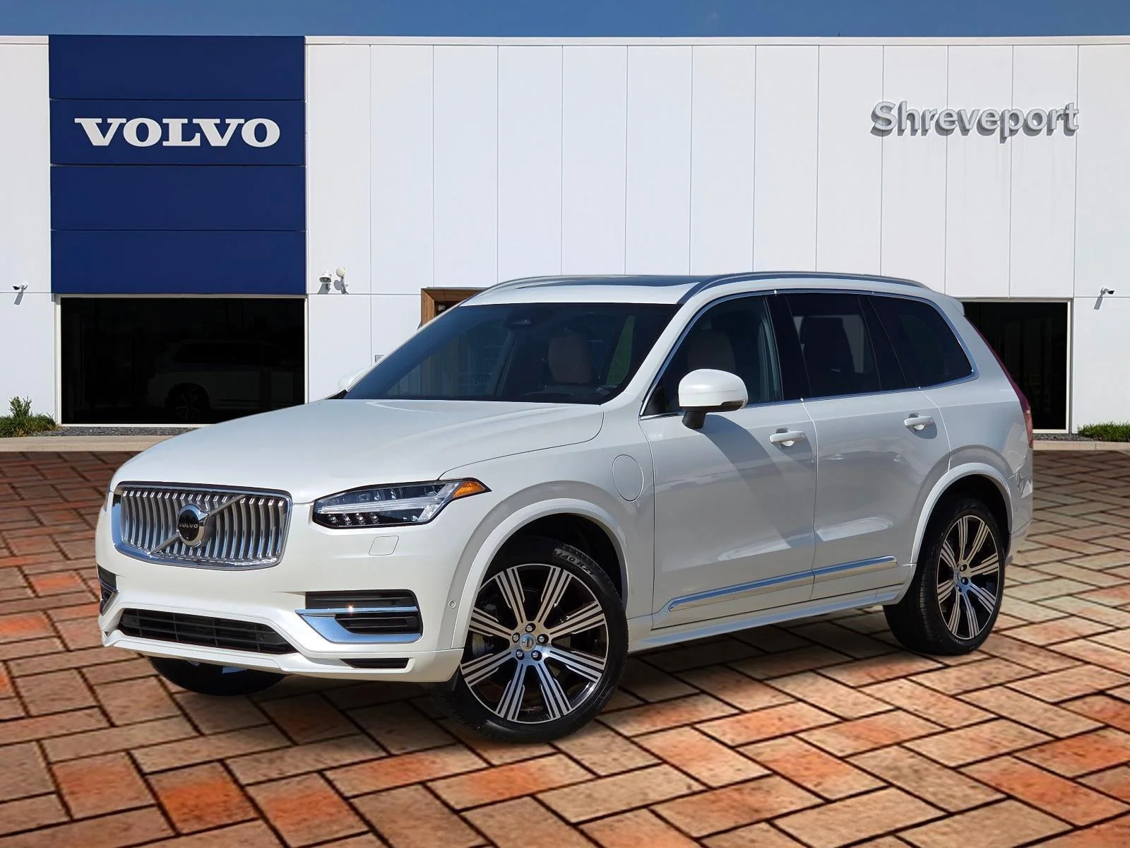 Used 2025 Crystal White Metallic Volvo Ultra image 1