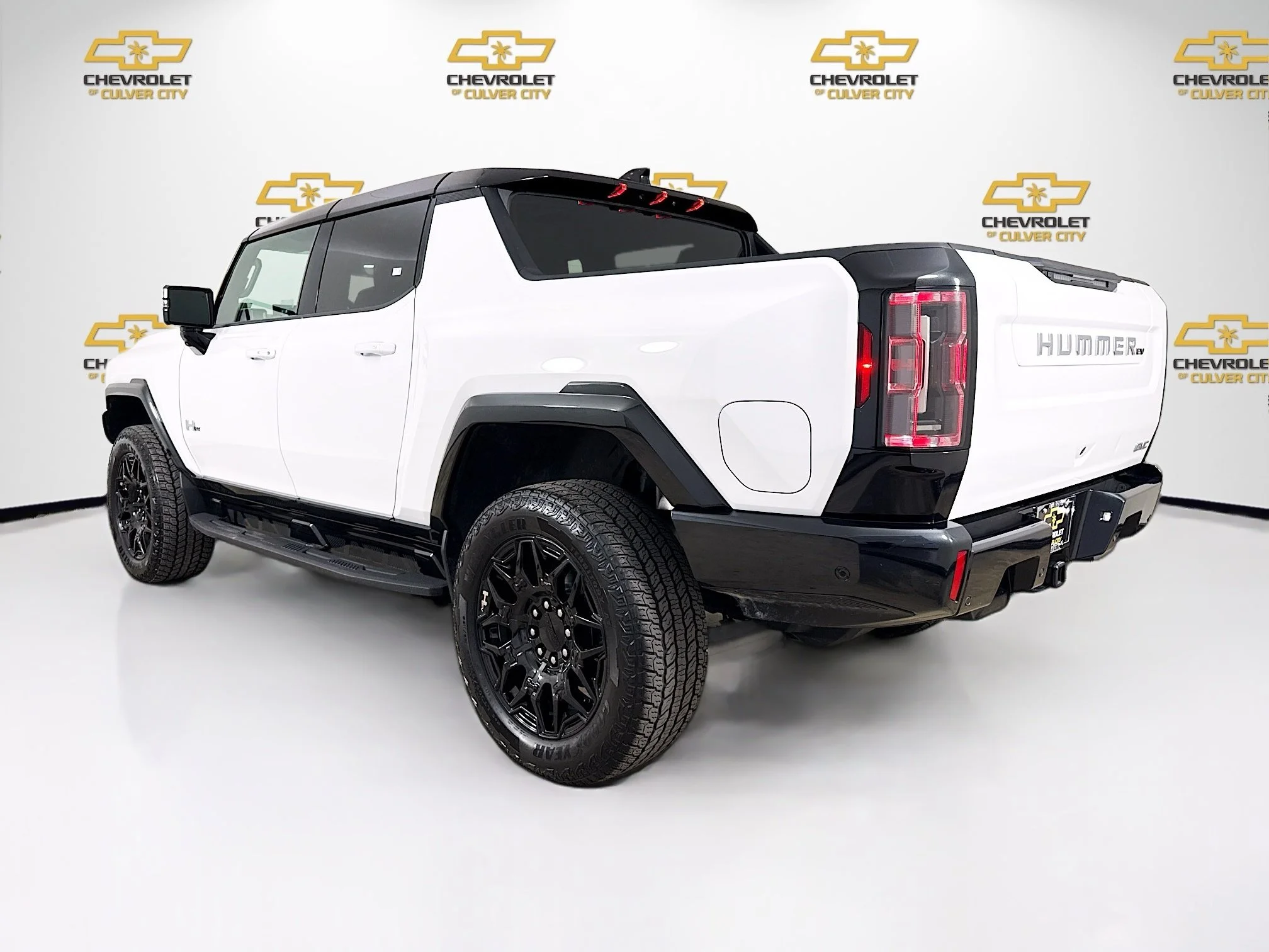 Used 2025 Interstellar White GMC 2X image 6