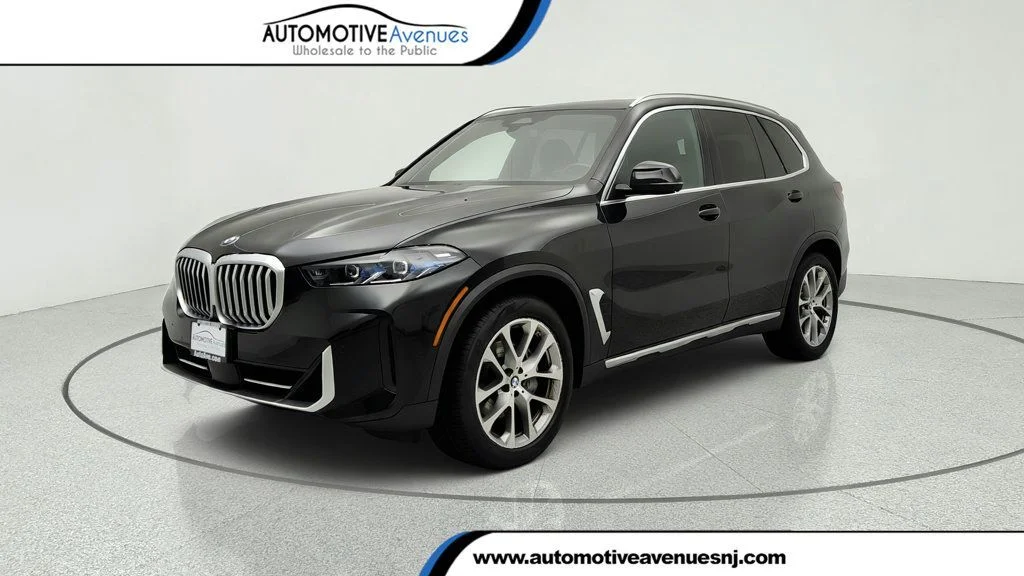 Used 2024 Black Sapphire Metallic BMW xDrive40i SAV w/ Premium Package & Parking Assistance Package image 1