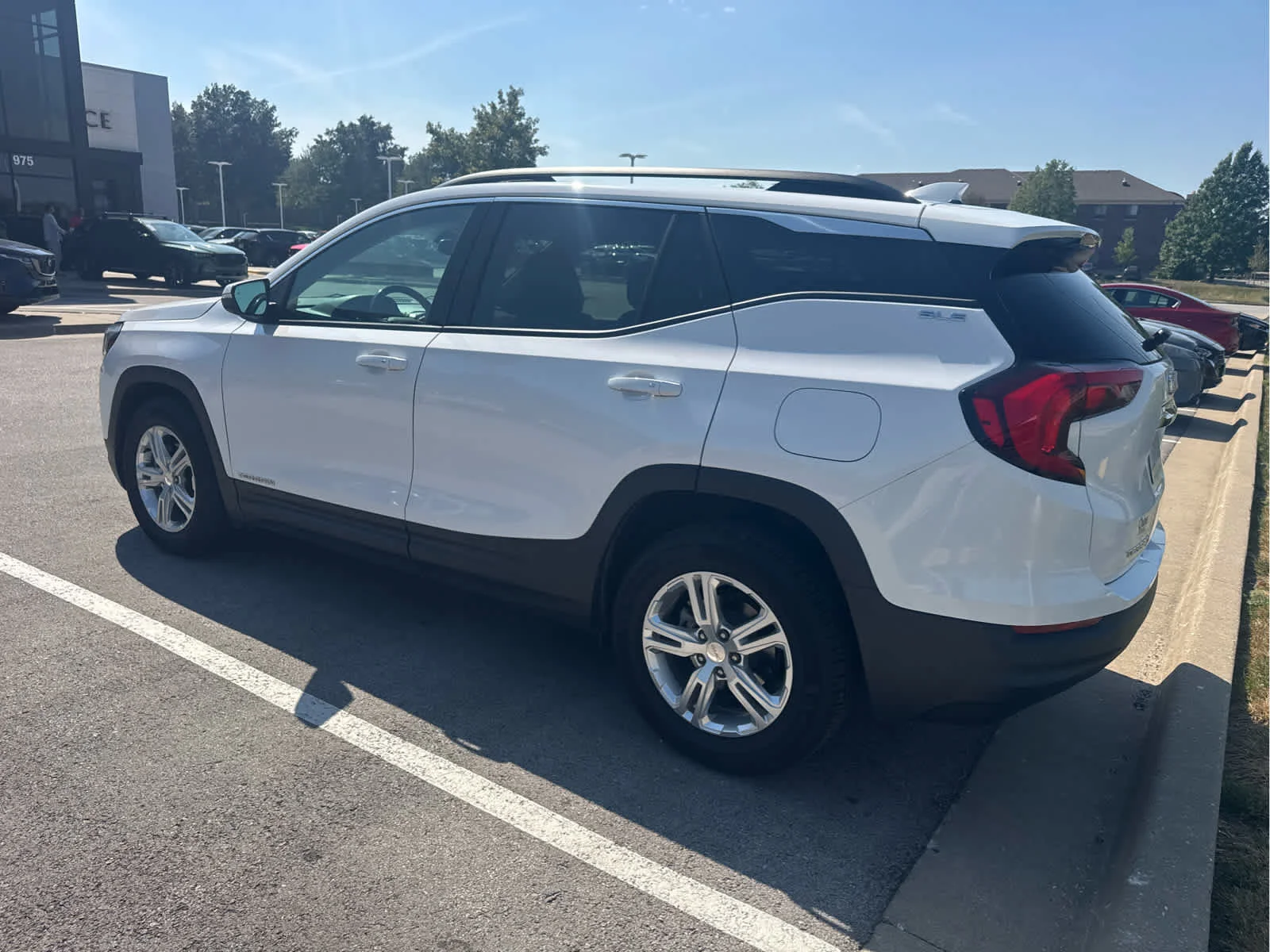 Used 2018 Summit White GMC SLE image 3
