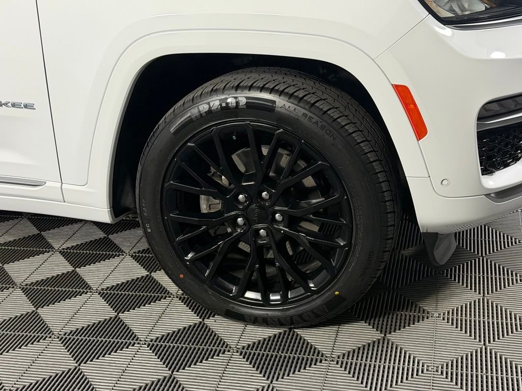 Certified Used 2023 White Jeep Summit 4xe image 12