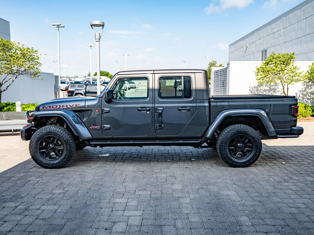 Used 2021 Granite Crystal Metallic Clearcoat Jeep Mojave image 8